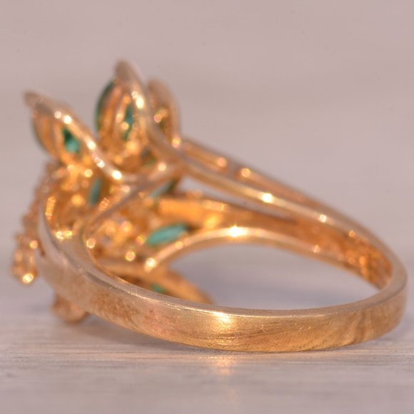 Vintage Emerald and Natural Diamond Cocktail Ring in Yellow Gold - Picture 4 of 11